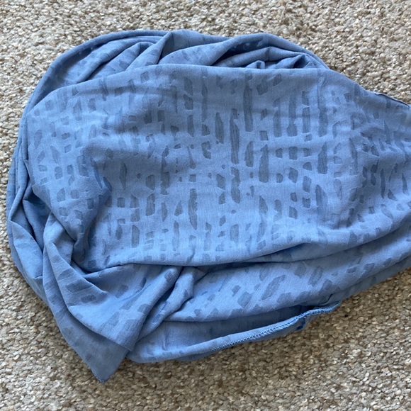 Columbia Infinity Scarf - Picture 4 of 4